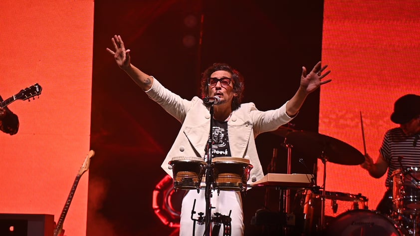 León Larregui, Coliseo Centenario.