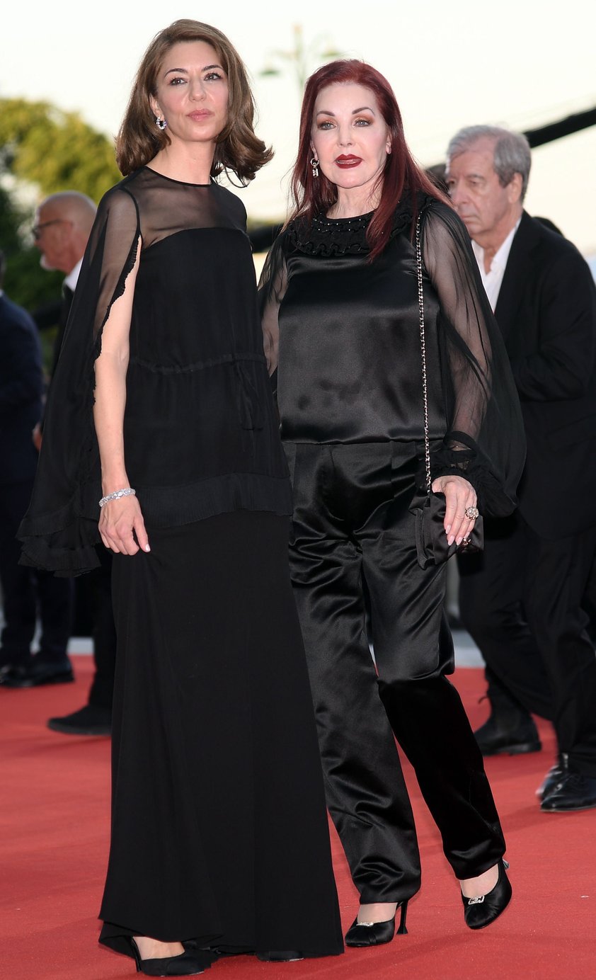 Venice (Italy), 04/09/2023.- US filmmaker Sofia Coppola (L) and Priscilla Presley arrive for the screening of 'Priscilla' during the 80th annual Venice International Film Festival, in Venice, Italy, 04 September 2023. The movie is presented in the official competition 'Venezia 80' at the festival running from 30 August to 09 September 2023. (Cine, Cine, Italia, Niza, Venecia) EFE/EPA/CLAUDIO ONORATI