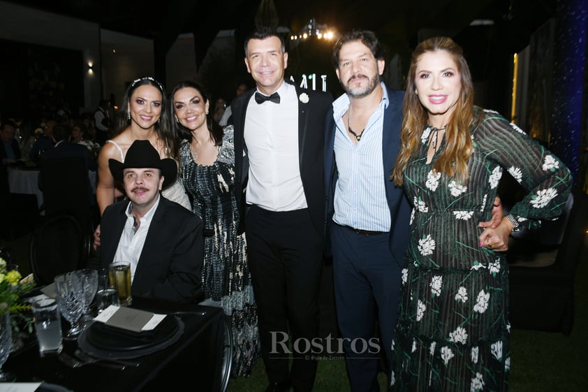 Jared Borgetti y Mónica López de Borgetti celebran Bodas de Plata