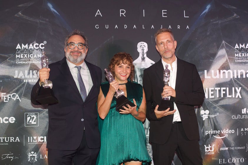 Alejandro González Iñárritu se llevó el Ariel a mejor dirección por Bardo, falsa crónica de unas cuantas verdades, y, sorpresivamente, El norte sobre el vacío, de la directora Alejandra Márquez Abella, fue la ganadora del Ariel a mejor película.