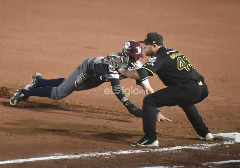 Pericos vence a Algodoneros y se iguala la Serie del Rey