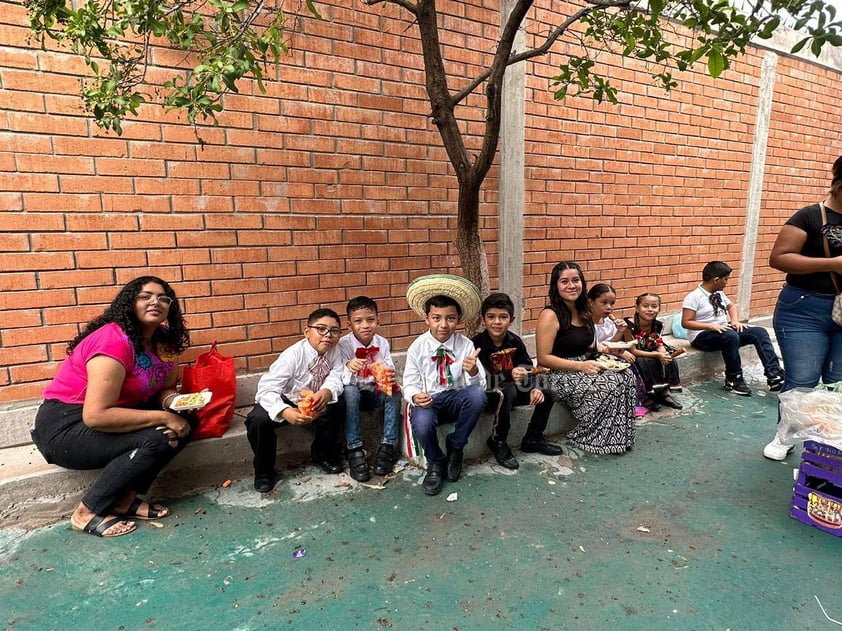 Con gran regocijo, cientos de escuelas de educación básica de la región Lagunera celebraron este viernes 15 de septiembre el Grito de Independencia, uno de los eventos históricos más importantes de nuestro país, pues marca la lucha por la Independencia de México.