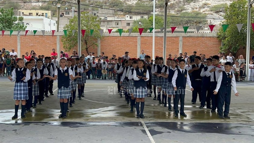 Con gran regocijo, cientos de escuelas de educación básica de la región Lagunera celebraron este viernes 15 de septiembre el Grito de Independencia, uno de los eventos históricos más importantes de nuestro país, pues marca la lucha por la Independencia de México.