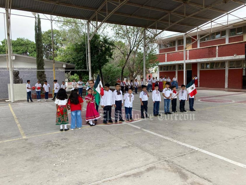 Con gran regocijo, cientos de escuelas de educación básica de la región Lagunera celebraron este viernes 15 de septiembre el Grito de Independencia, uno de los eventos históricos más importantes de nuestro país, pues marca la lucha por la Independencia de México.