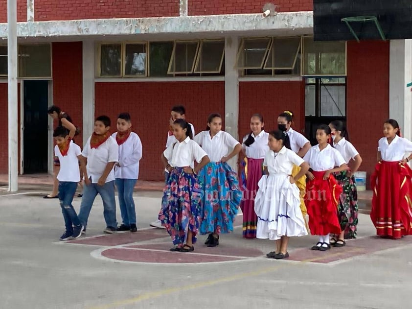 Con gran regocijo, cientos de escuelas de educación básica de la región Lagunera celebraron este viernes 15 de septiembre el Grito de Independencia, uno de los eventos históricos más importantes de nuestro país, pues marca la lucha por la Independencia de México.