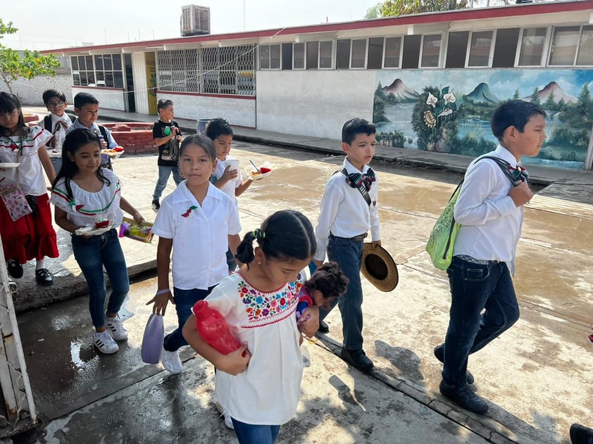 Con gran regocijo, cientos de escuelas de educación básica de la región Lagunera celebraron este viernes 15 de septiembre el Grito de Independencia, uno de los eventos históricos más importantes de nuestro país, pues marca la lucha por la Independencia de México.