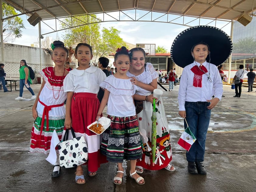 Con gran regocijo, cientos de escuelas de educación básica de la región Lagunera celebraron este viernes 15 de septiembre el Grito de Independencia, uno de los eventos históricos más importantes de nuestro país, pues marca la lucha por la Independencia de México.