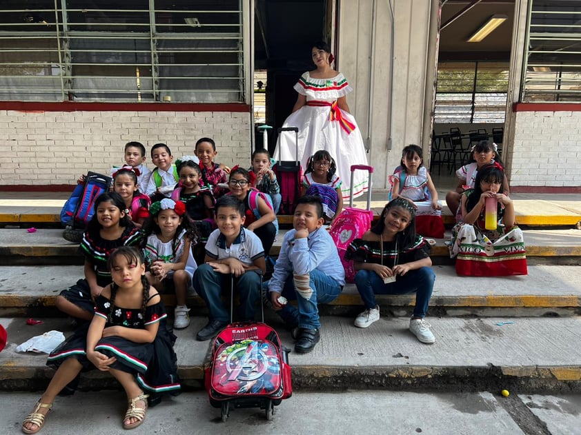 Con gran regocijo, cientos de escuelas de educación básica de la región Lagunera celebraron este viernes 15 de septiembre el Grito de Independencia, uno de los eventos históricos más importantes de nuestro país, pues marca la lucha por la Independencia de México.