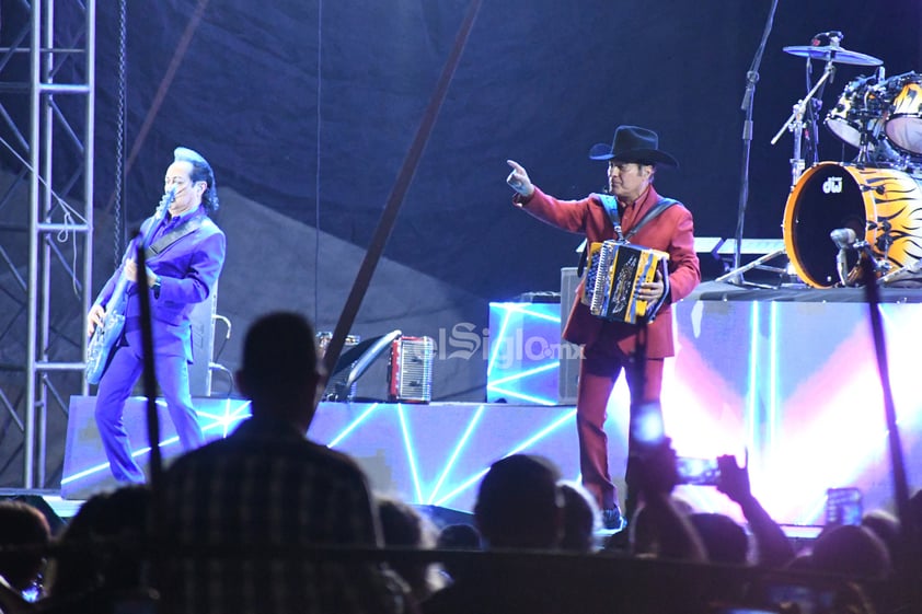 Los Tigres del Norte toman la Plaza Mayor de Torreón