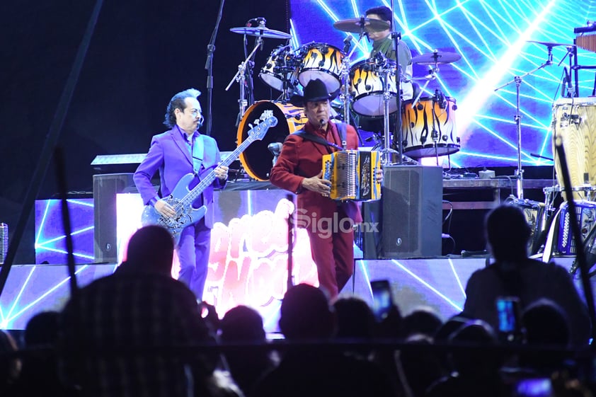 Los Tigres del Norte toman la Plaza Mayor de Torreón