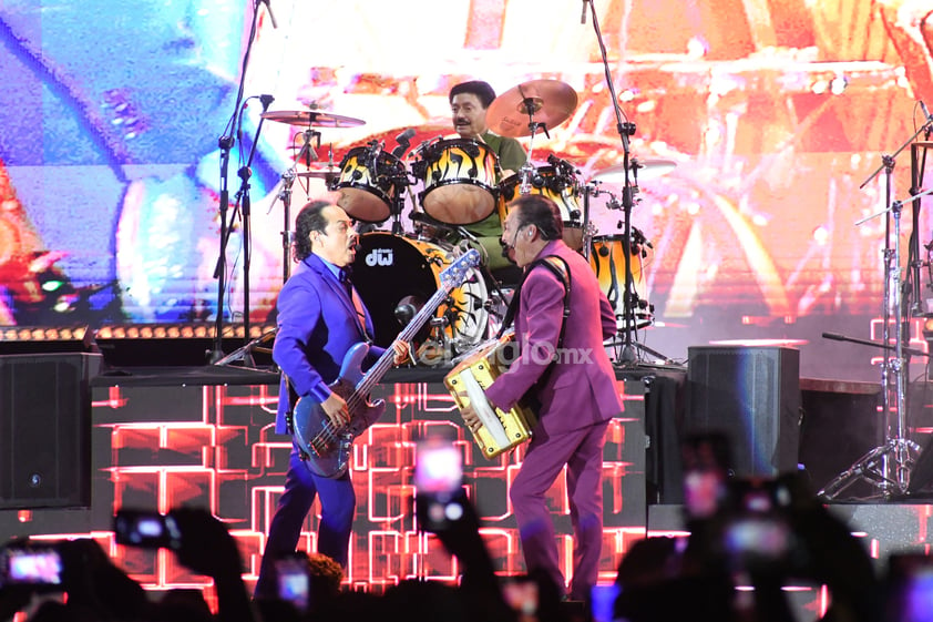 Los Tigres del Norte toman la Plaza Mayor de Torreón