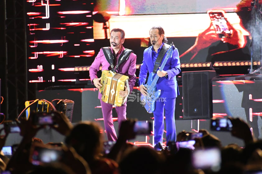 Los Tigres del Norte toman la Plaza Mayor de Torreón