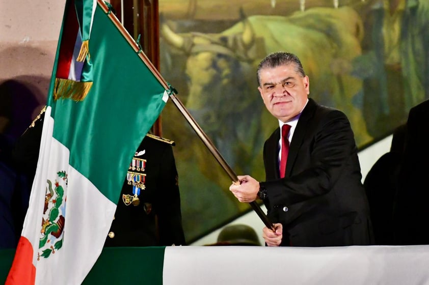 El gobernador Miguel Ángel Riquelme Solís encabezó la ceremonia para conmemorar el 213 aniversario del inicio de la Independencia de México, la que fue la sexta y última de su Administración al frente del estado de Coahuila.