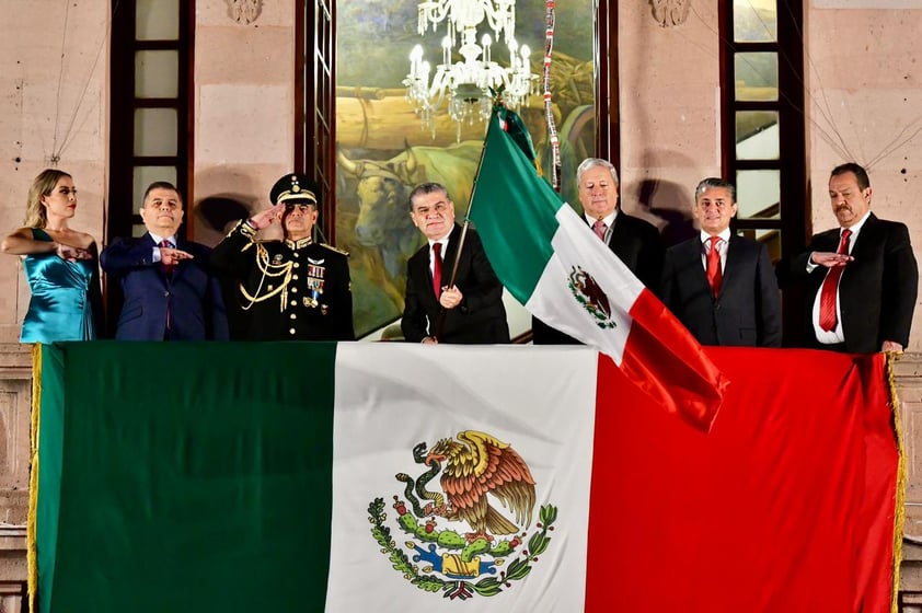 El gobernador Miguel Ángel Riquelme Solís encabezó la ceremonia para conmemorar el 213 aniversario del inicio de la Independencia de México, la que fue la sexta y última de su Administración al frente del estado de Coahuila.