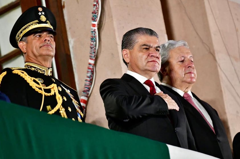 El gobernador Miguel Ángel Riquelme Solís encabezó la ceremonia para conmemorar el 213 aniversario del inicio de la Independencia de México, la que fue la sexta y última de su Administración al frente del estado de Coahuila.