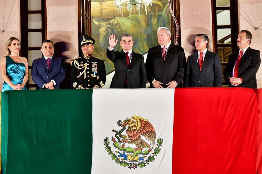 El gobernador Miguel Ángel Riquelme Solís encabezó la ceremonia para conmemorar el 213 aniversario del inicio de la Independencia de México, la que fue la sexta y última de su Administración al frente del estado de Coahuila.