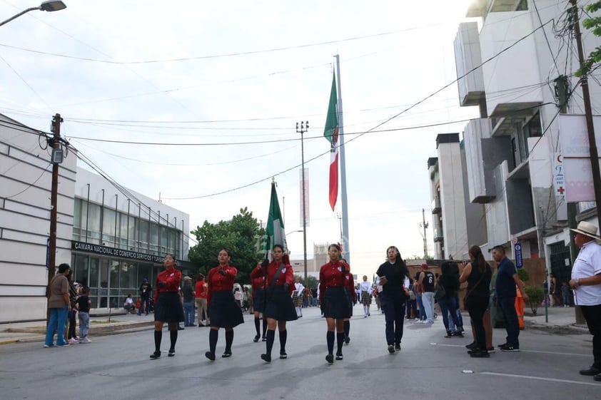 Este 16 de septiembre, se realizó el desfile cívico militar conmemorativo del 213 Aniversario de la Independencia de México en Torreón, el cual tuvo una duración de una hora y 10 minutos, reportando saldo blanco.