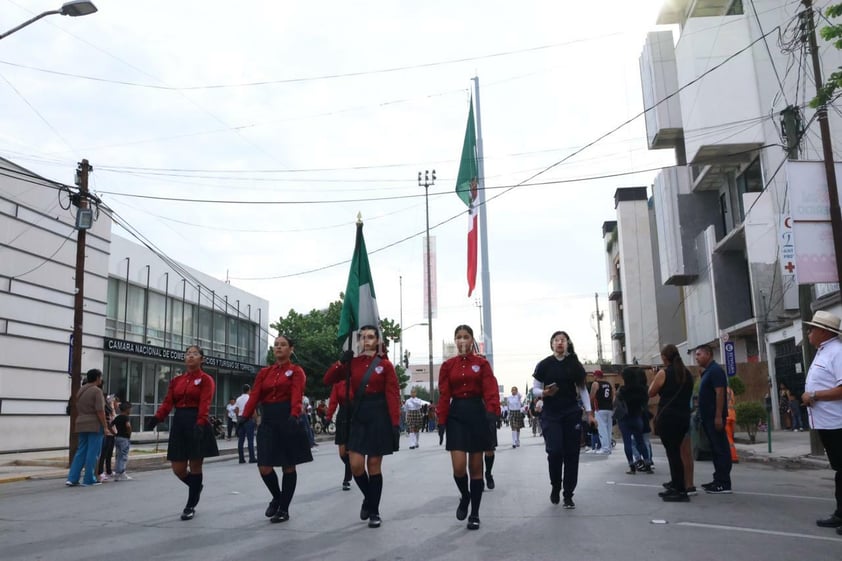 Este 16 de septiembre, se realizó el desfile cívico militar conmemorativo del 213 Aniversario de la Independencia de México en Torreón, el cual tuvo una duración de una hora y 10 minutos, reportando saldo blanco.