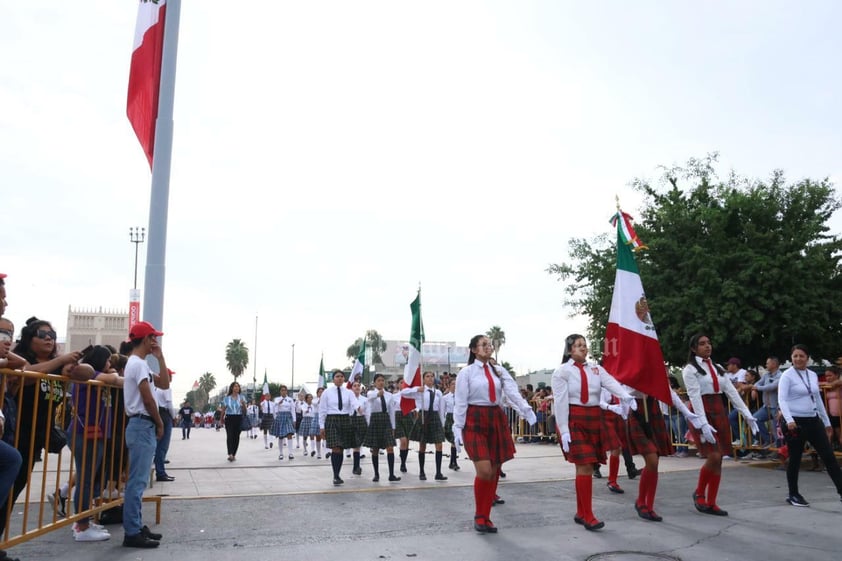 Este 16 de septiembre, se realizó el desfile cívico militar conmemorativo del 213 Aniversario de la Independencia de México en Torreón, el cual tuvo una duración de una hora y 10 minutos, reportando saldo blanco.