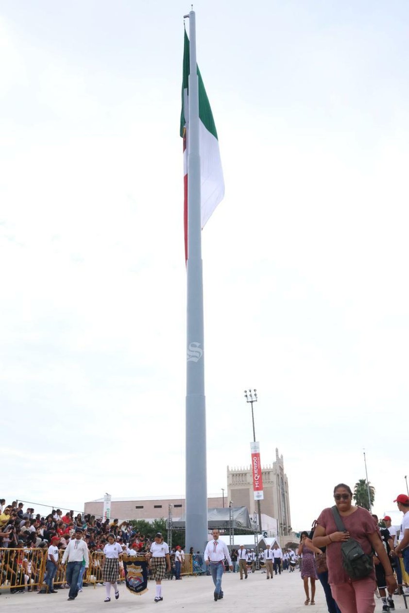 Este 16 de septiembre, se realizó el desfile cívico militar conmemorativo del 213 Aniversario de la Independencia de México en Torreón, el cual tuvo una duración de una hora y 10 minutos, reportando saldo blanco.