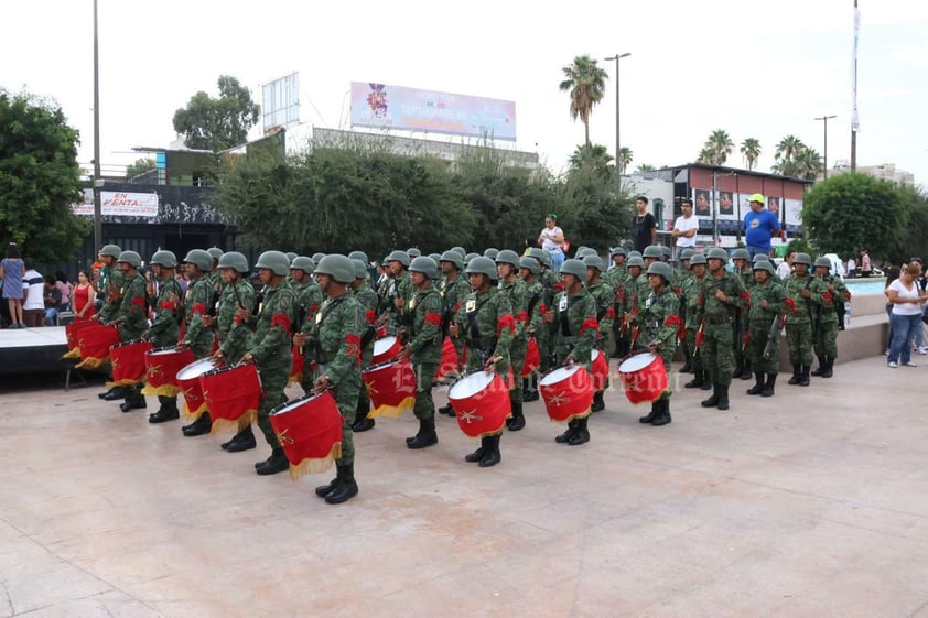 Este 16 de septiembre, se realizó el desfile cívico militar conmemorativo del 213 Aniversario de la Independencia de México en Torreón, el cual tuvo una duración de una hora y 10 minutos, reportando saldo blanco.