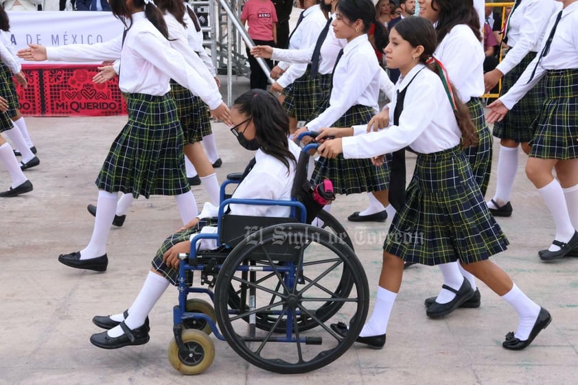 Este 16 de septiembre, se realizó el desfile cívico militar conmemorativo del 213 Aniversario de la Independencia de México en Torreón, el cual tuvo una duración de una hora y 10 minutos, reportando saldo blanco.