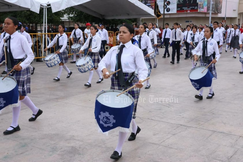 Este 16 de septiembre, se realizó el desfile cívico militar conmemorativo del 213 Aniversario de la Independencia de México en Torreón, el cual tuvo una duración de una hora y 10 minutos, reportando saldo blanco.