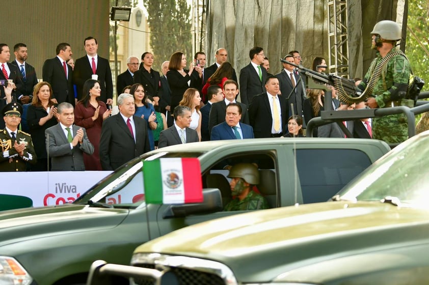 Desfile de la Independencia encabezado por el gobernador Miguel Riquelme