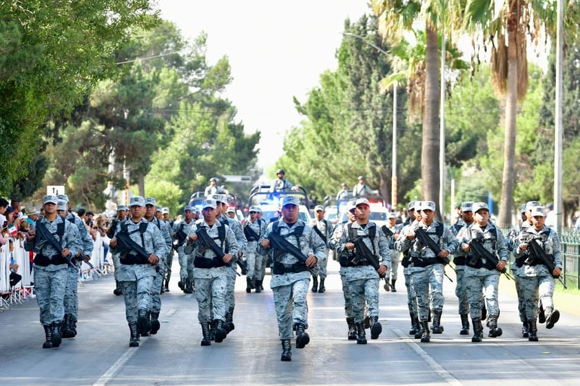 Desfile de la Independencia encabezado por el gobernador Miguel Riquelme