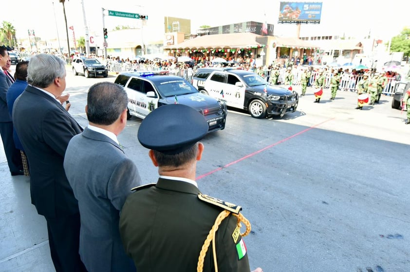 Desfile de la Independencia encabezado por el gobernador Miguel Riquelme