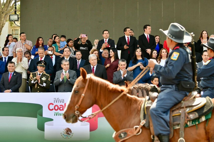 Desfile de la Independencia encabezado por el gobernador Miguel Riquelme