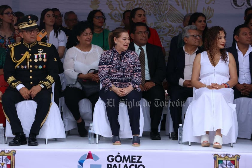 Más de dos mil personas, desde niños hasta adultos mayores, participaron en el tradicional desfile por el 213 aniversario de la Independencia de México en Gómez Palacio y algunos de ellos hicieron gala de sus habilidades en diversas ramas.