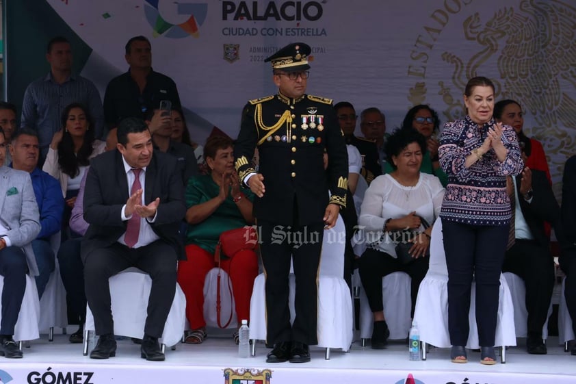 Más de dos mil personas, desde niños hasta adultos mayores, participaron en el tradicional desfile por el 213 aniversario de la Independencia de México en Gómez Palacio y algunos de ellos hicieron gala de sus habilidades en diversas ramas.