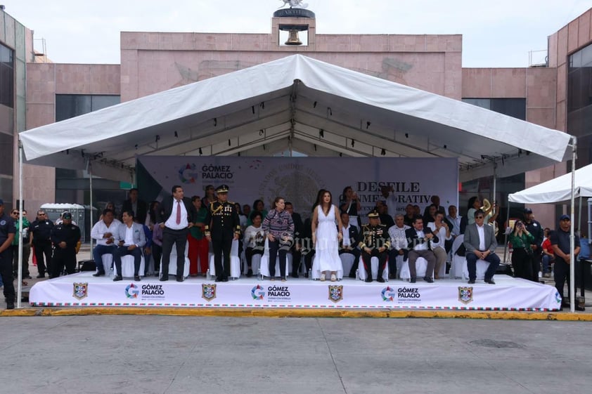 Más de dos mil personas, desde niños hasta adultos mayores, participaron en el tradicional desfile por el 213 aniversario de la Independencia de México en Gómez Palacio y algunos de ellos hicieron gala de sus habilidades en diversas ramas.