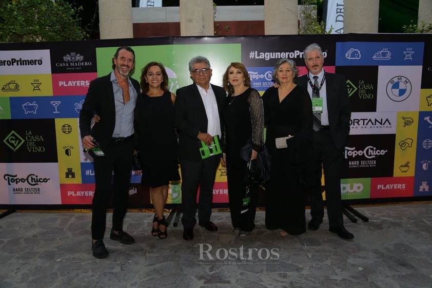 -Marcelo, Esperanza, Gregorio Muñoz, María Esther Aguirre, Maria del Refugio y Alberto Canedo.