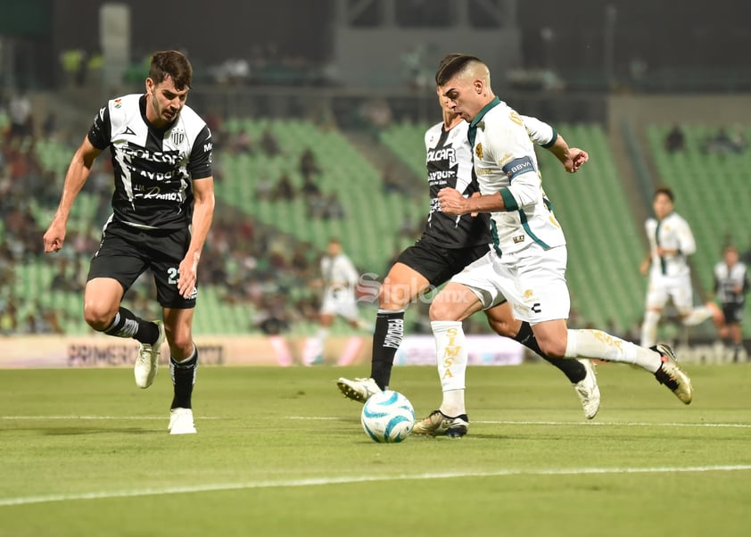 Necaxa golea al Santos Laguna en el Corona y obtiene su primer triunfo del torneo