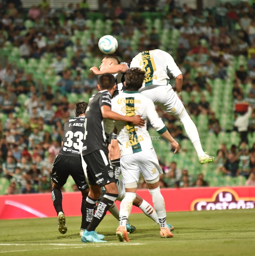 Necaxa golea al Santos Laguna en el Corona y obtiene su primer triunfo del torneo