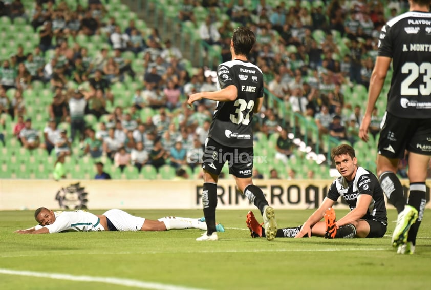 Necaxa golea al Santos Laguna en el Corona y obtiene su primer triunfo del torneo