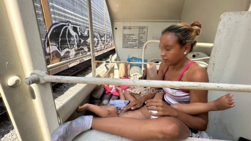 Nueva ola de migrantes llega por tren a Frontera