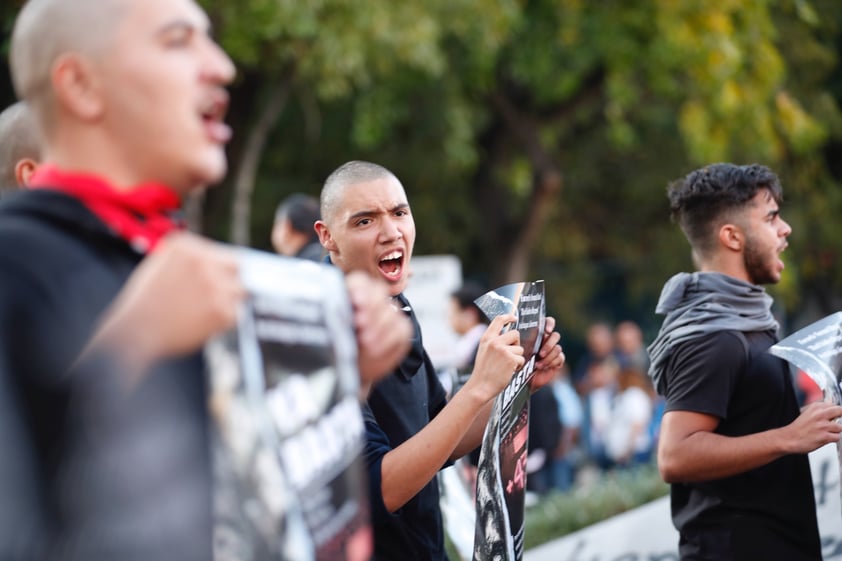 Miles marchan en CDMX en el 9 aniversario de la desaparición de los 43 de Ayotzinapa