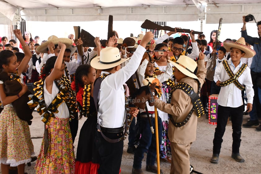 Paso de Francisco Villa por la Hacienda de La Goma representado en acto cívico