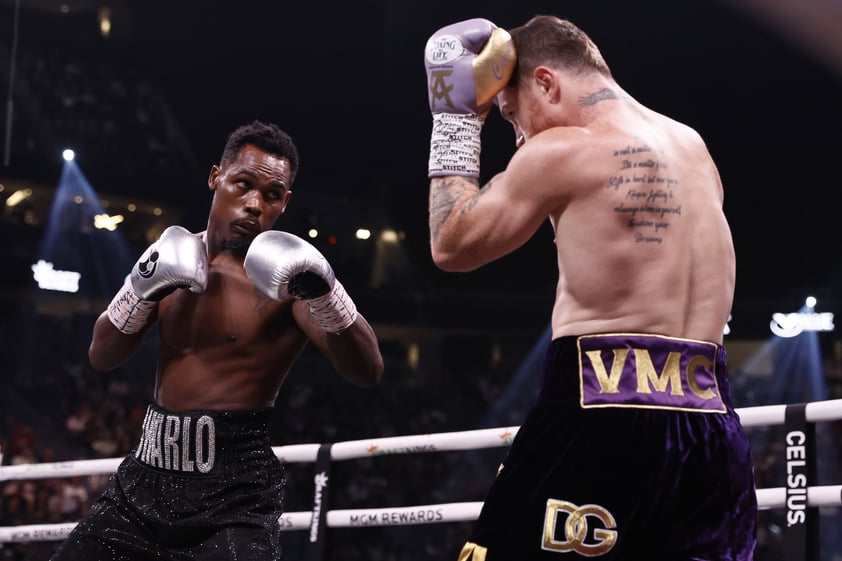 Canelo Álvarez vence a Jermell Charlo por decisión unánime