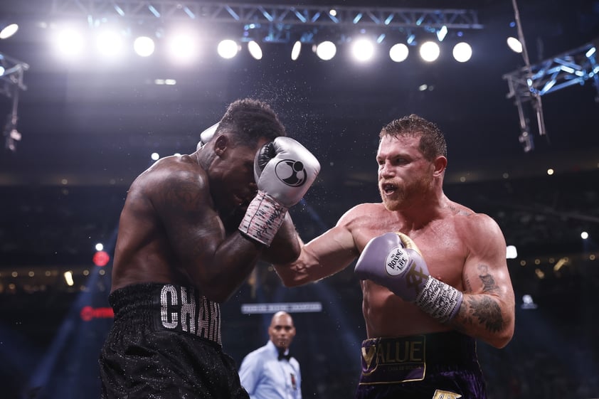 Canelo Álvarez vence a Jermell Charlo por decisión unánime