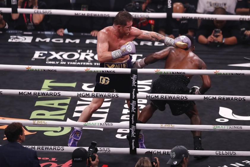 Canelo Álvarez vence a Jermell Charlo por decisión unánime