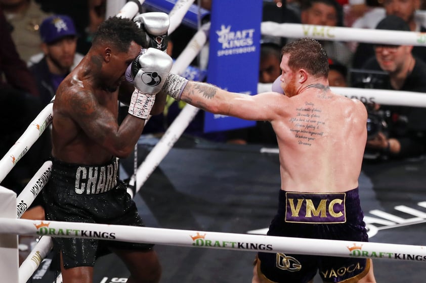 Canelo Álvarez vence a Jermell Charlo por decisión unánime