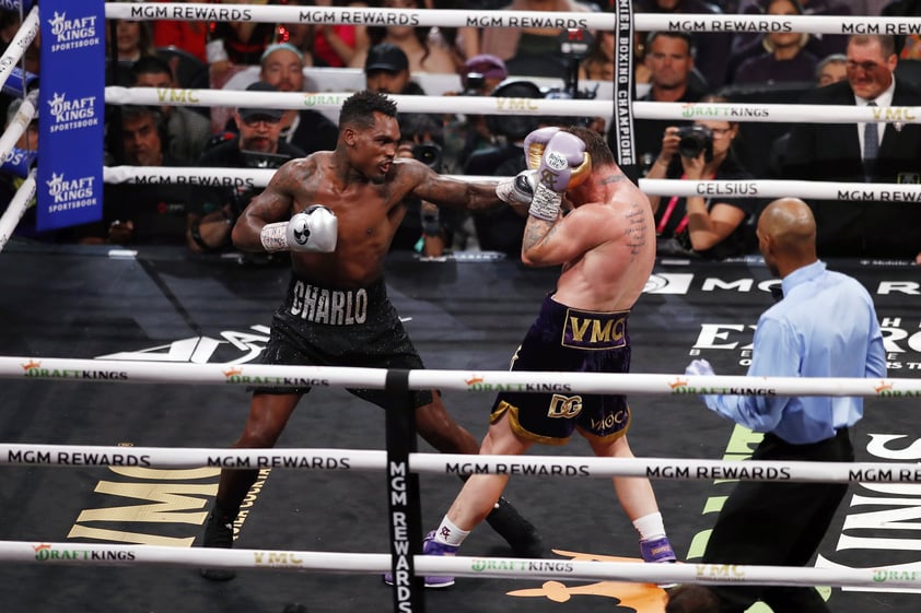 Canelo Álvarez vence a Jermell Charlo por decisión unánime