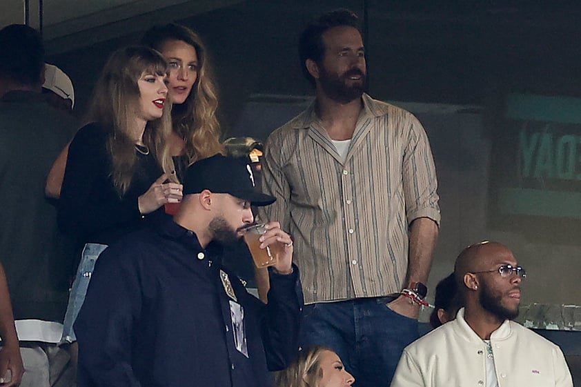 Taylor Swift se roba la atención en partido de Travis Kelce; estuvo acompañada de más famosos