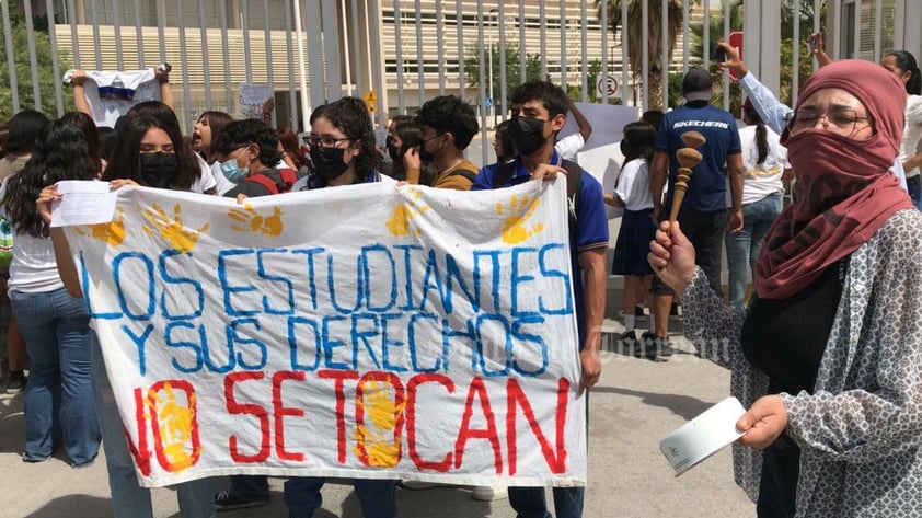 Alumnos de PVC protestan por supuesto acoso e intimidación