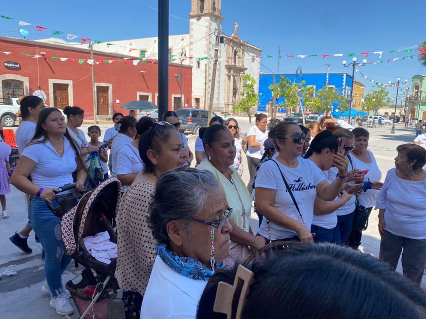 Marchan una vez más en las calles de Mapimí para exigir justicia por 'Doris'