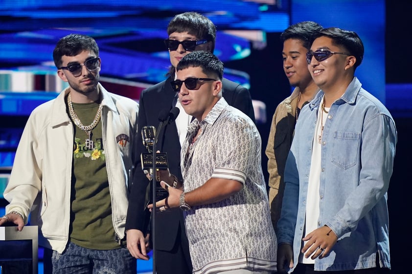 Peso Pluma supera a Bad Bunny en los Billboard Latin